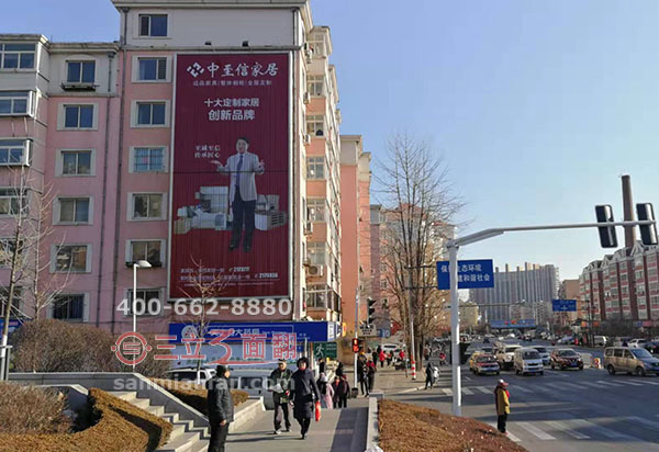遼寧省丹東市樓體外墻分段三面翻轉(zhuǎn)廣告牌案例施工圖片
