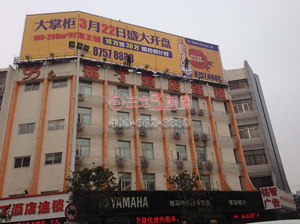 江蘇徐州火車站酒店戶外樓頂三面翻廣告牌案例施工圖片